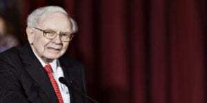 Warren Buffett Altın Aldı, Bitcoin de Alacak!